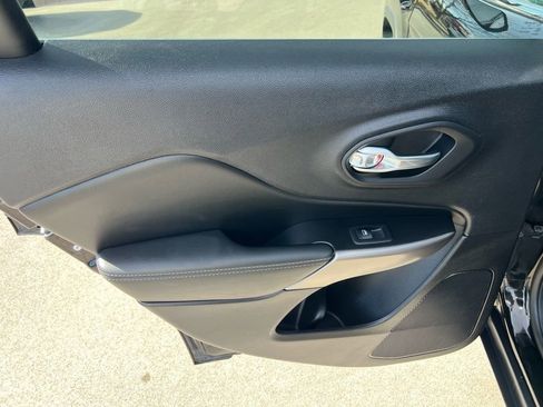 Used 2022 Jeep Cherokee Limited image 20