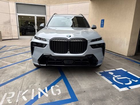 Used 2024 BMW X7 xDrive40i w/ M Sport Package AWD/4WD image 6