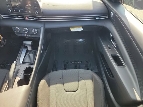 Used 2026 Hyundai Elantra SE FWD image 9