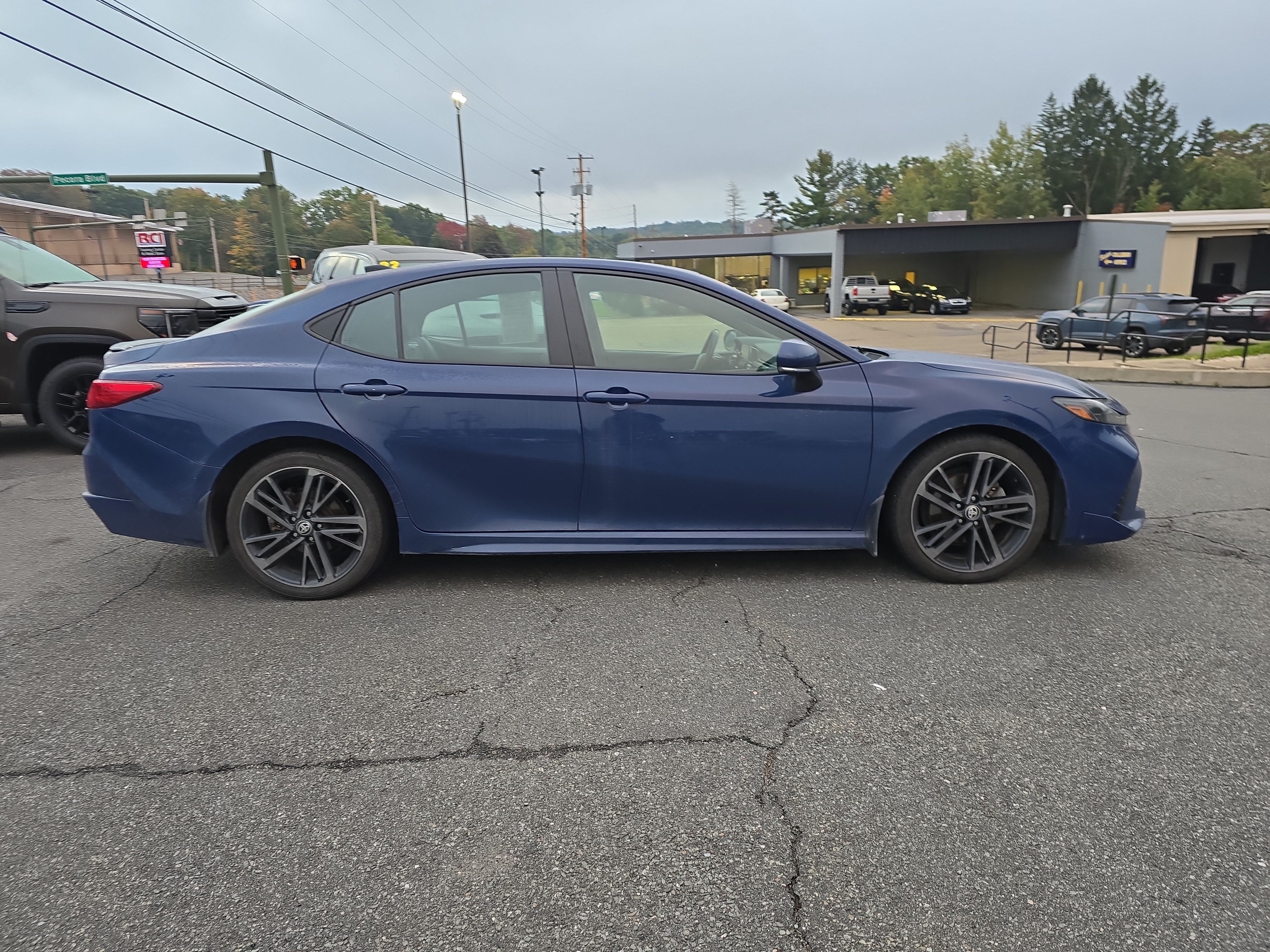 Used 2025 Toyota Camry XSE FWD image 2
