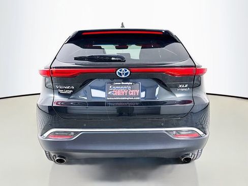 Used 2021 Toyota Venza XLE image 7