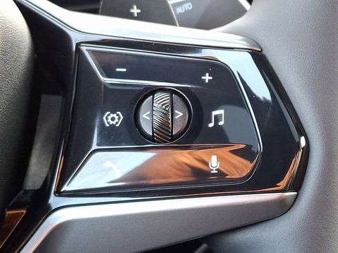 Used 2025 BMW 530i xDrive image 24