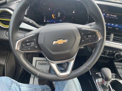 Used 2024 Chevrolet Trax LT w/ LT Convenience Package image 12