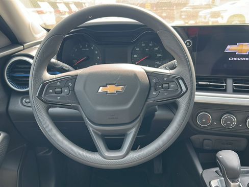 New 2026 Chevrolet Trax LS w/ LS Convenience Package FWD image 2