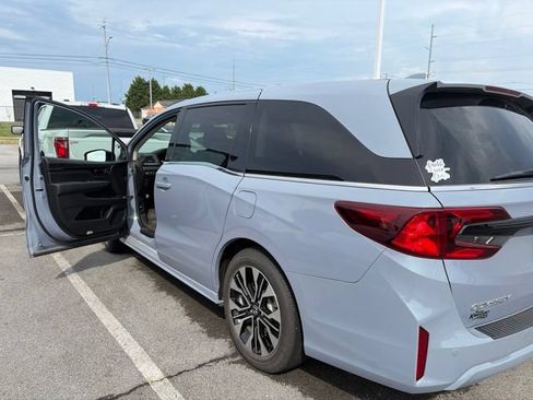 Used 2025 Honda Odyssey Elite image 10