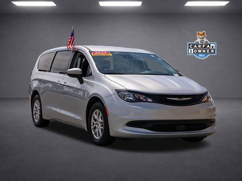 Used 2023 Chrysler Voyager LX FWD image 2