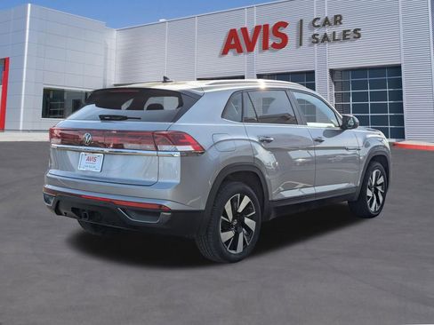 Used 2025 Volkswagen Atlas Cross Sport SE image 6