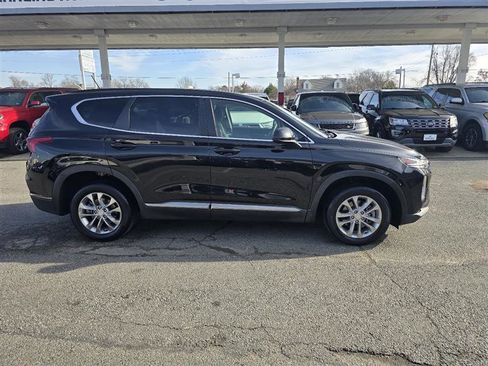 Used 2019 Hyundai Santa Fe SE image 9