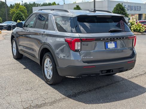 New 2026 Ford Explorer Active RWD image 13
