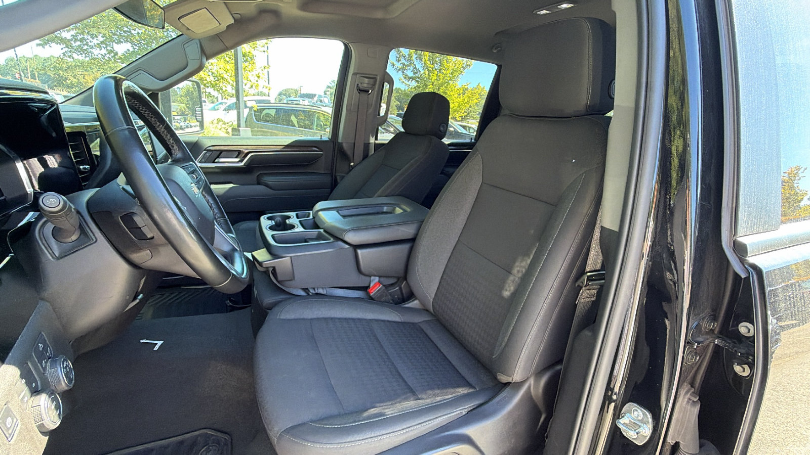Used 2025 Chevrolet Silverado 2500 LT w/ Convenience Package AWD/4WD image 17