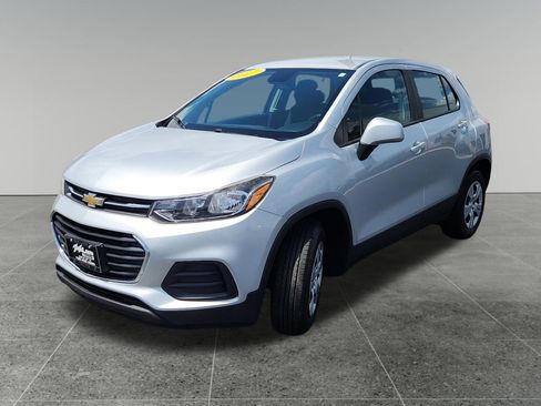 Used 2017 Chevrolet Trax LS FWD image 3