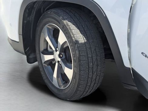 Used 2019 Jeep Cherokee Limited w/ Technology Group FWD image 41