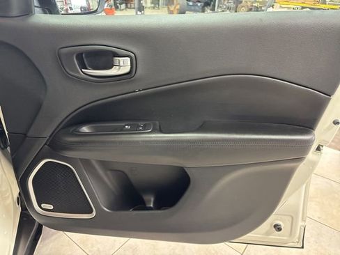 Used 2021 Jeep Compass Latitude w/ Sun and Sound Group FWD image 9
