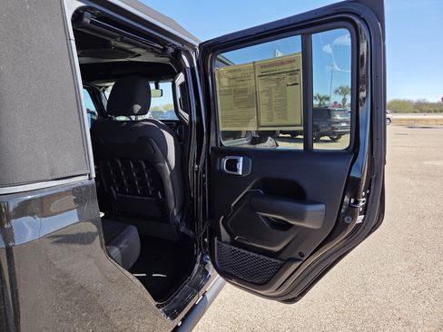 Used 2023 Jeep Gladiator Rubicon w/ Trailer Tow Package image 16