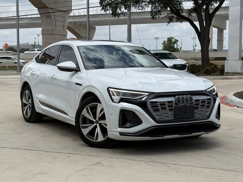 Used 2024 Audi Q8 e-tron Premium Plus w/ Premium Plus Package AWD/4WD image 13