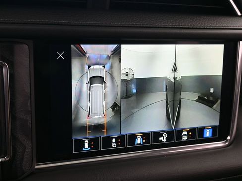 Used 2022 GMC Yukon Denali w/ Denali Premium Package image 23