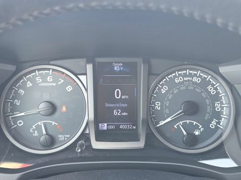 Used 2017 Toyota Tacoma TRD Off-Road AWD/4WD image 40
