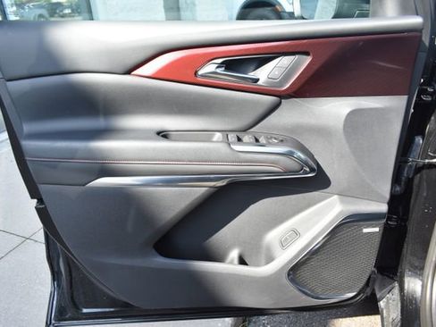 Used 2024 Chevrolet Traverse Z71 w/ Enhanced Driving Package AWD/4WD image 19