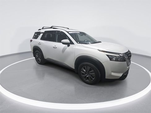 Used 2025 Nissan Pathfinder SV w/ SV Premium Package image 2