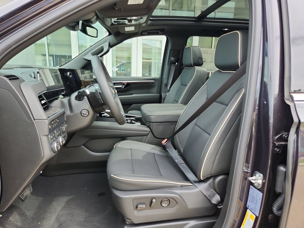 New 2026 Chevrolet Suburban Premier w/ Sun And Tow Package AWD/4WD image 12