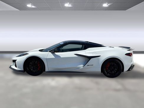 Used 2024 Chevrolet Corvette Z06 RWD image 2