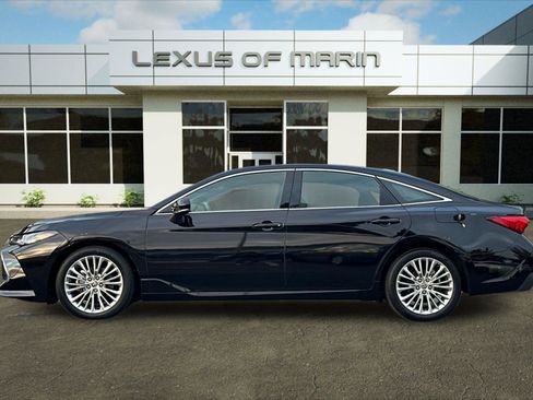 Used 2022 Toyota Avalon Limited image 2