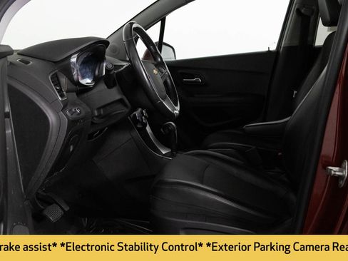 Used 2019 Chevrolet Trax LT w/ LT Convenience Package image 21