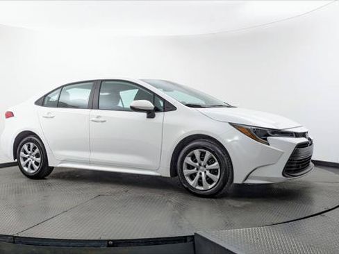 Used 2026 Toyota Corolla LE FWD image 11