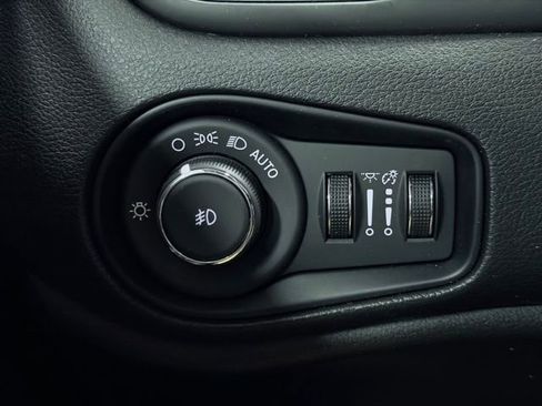 Certified 2022 Jeep Renegade Limited AWD/4WD image 27