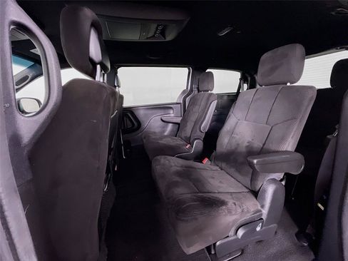 Used 2014 Dodge Grand Caravan SE image 26