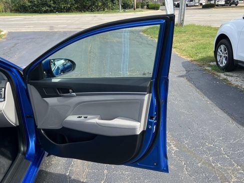 Used 2017 Hyundai Elantra SE w/ SE A/T Tech Package 03 image 32