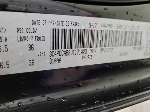 Used 2018 Dodge Journey SE image 38