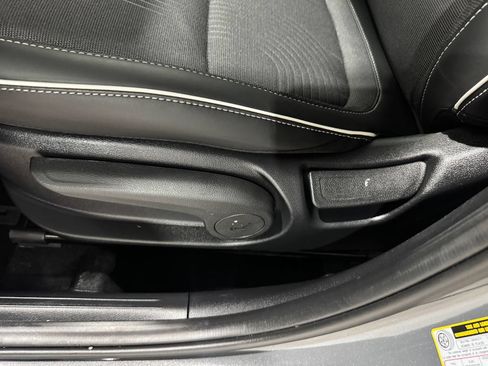 Used 2025 Hyundai Venue Limited FWD image 20