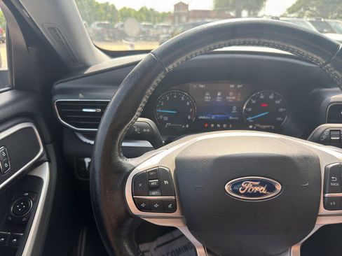 Used 2021 Ford Explorer XLT w/ Equipment Group 202A RWD image 33