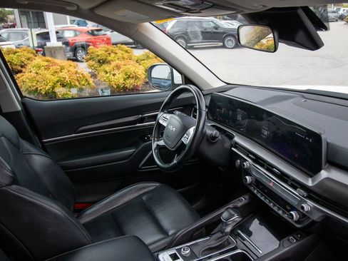 Used 2025 Kia Telluride S FWD image 21