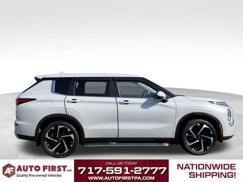 Used 2023 Mitsubishi Outlander SE image 2
