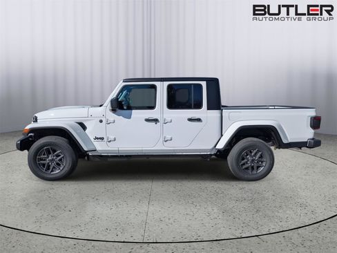New 2026 Jeep Gladiator Sport AWD/4WD image 3