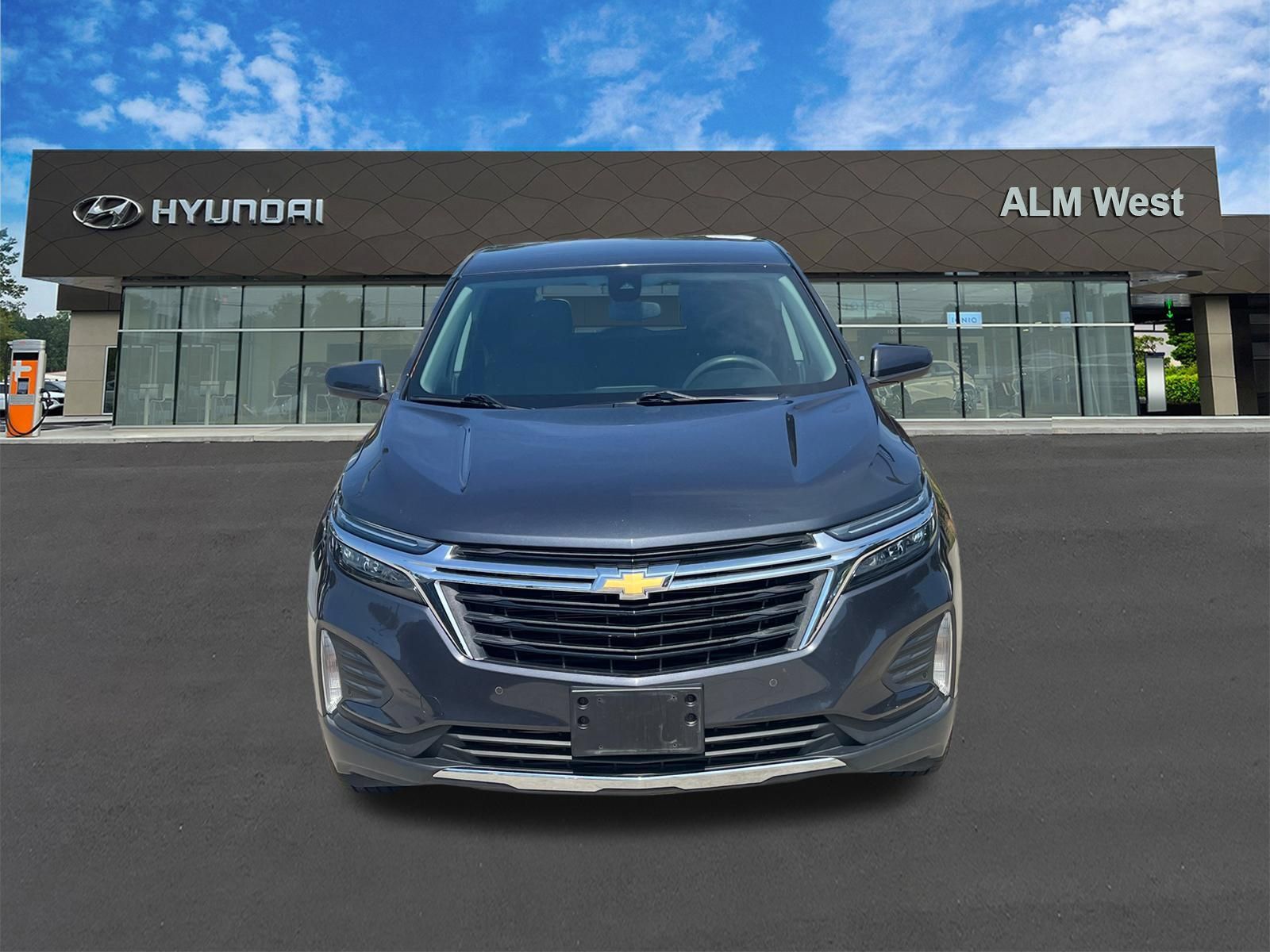Used 2023 Chevrolet Equinox LT FWD image 2