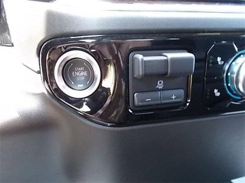 New 2024 GMC Sierra 1500 SLE image 20