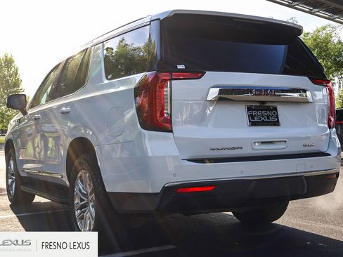 Used 2022 GMC Yukon SLT w/ SLT Premium Package image 4