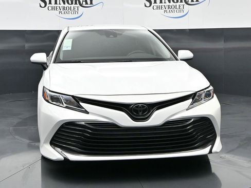 Used 2020 Toyota Camry LE image 2
