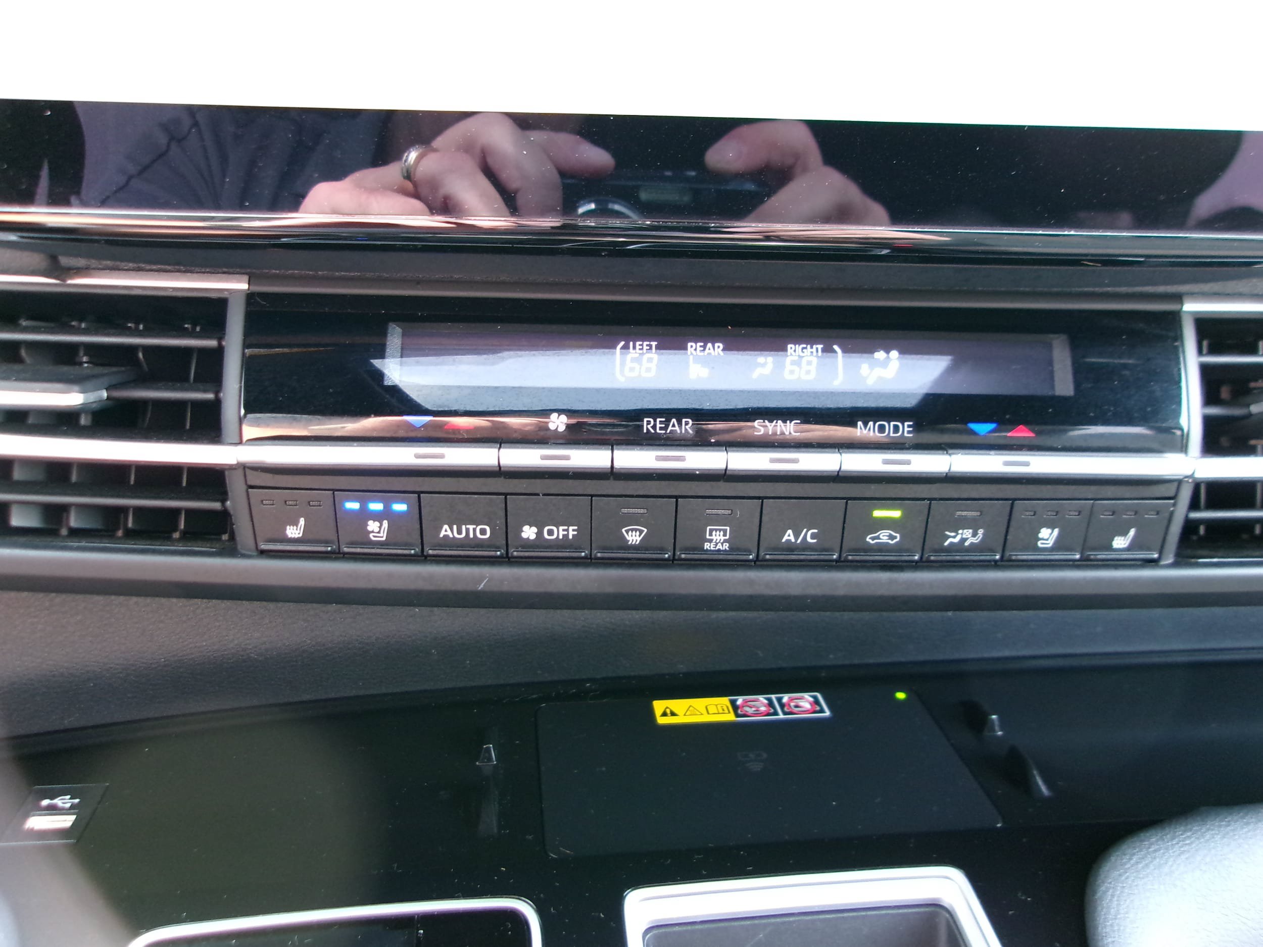 Used 2025 Toyota Sienna Limited AWD/4WD image 23