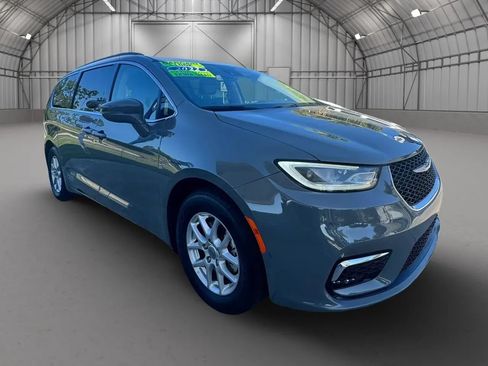 Used 2022 Chrysler Pacifica Touring-L FWD image 8