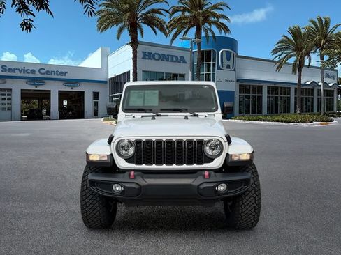 Used 2025 Jeep Gladiator Sport AWD/4WD image 3