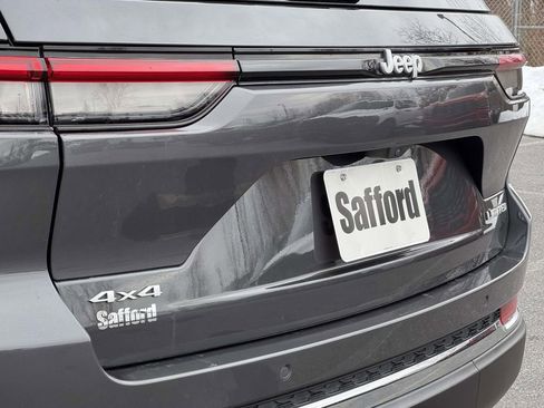 Used 2025 Jeep Grand Cherokee Limited image 11