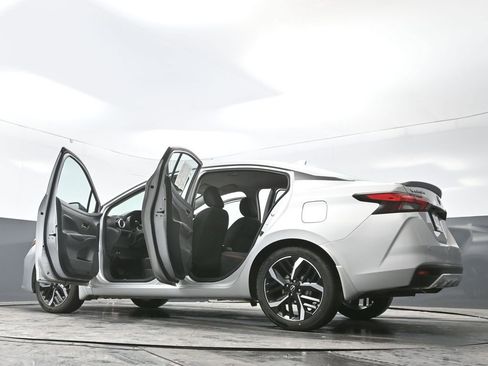 Used 2023 Nissan Versa SR w/ Trunk Package image 76