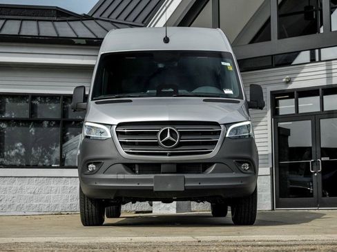 Used 2025 Mercedes-Benz Sprinter 2500 image 5
