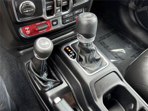 Used 2022 Jeep Wrangler Unlimited Rubicon 4xe w/ Cold Weather Group AWD/4WD image 24