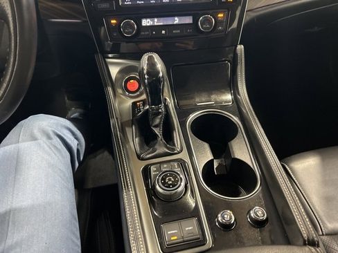 Used 2018 Nissan Maxima Platinum image 19