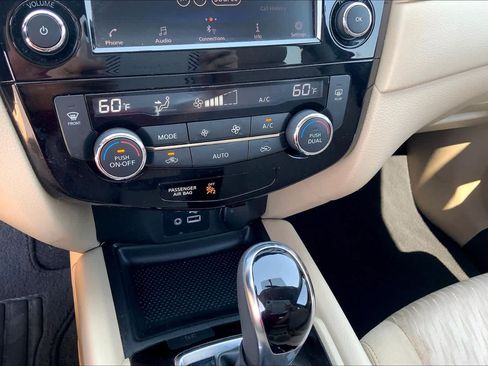 Used 2018 Nissan Rogue SV FWD image 35